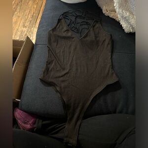 📦🩷 ribbed vneck bodysuit